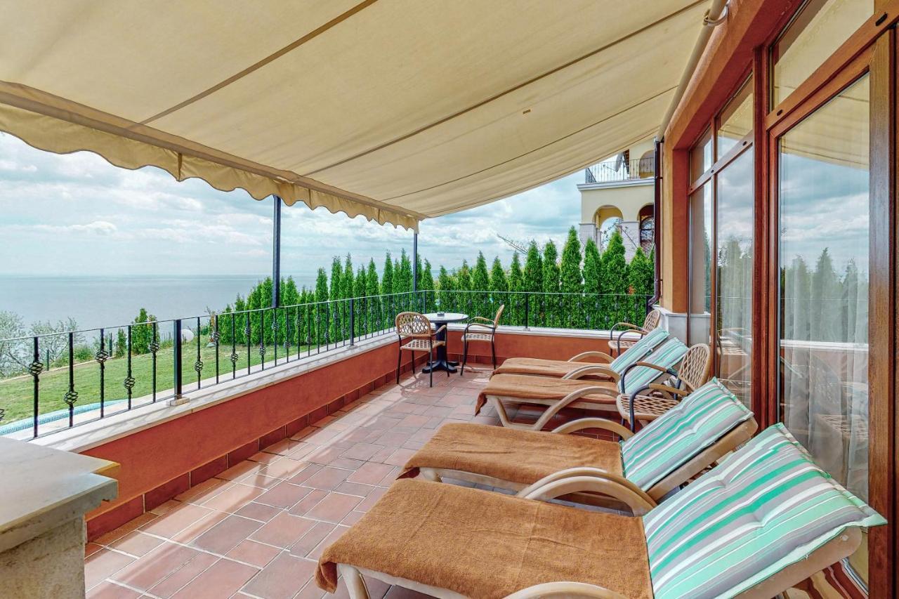 Lighthouse Luxe Estate Apart & Villas Балчик Экстерьер фото
